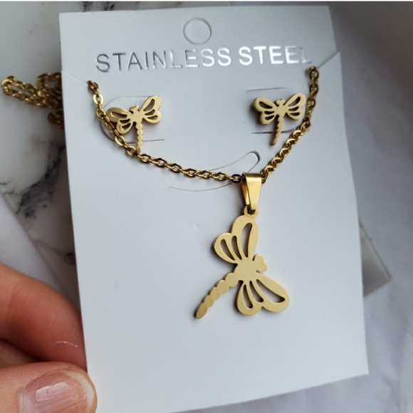 New Dragonfly Necklace And Earrings Set - Picture 5 of 5